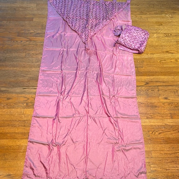 Set of 2 Bombay Kids curtain panels - Picture 1 of 4